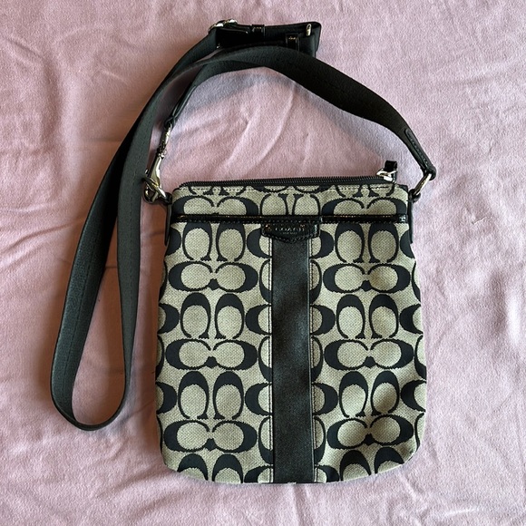 Coach Shoulder Bag - Picture 1 of 3